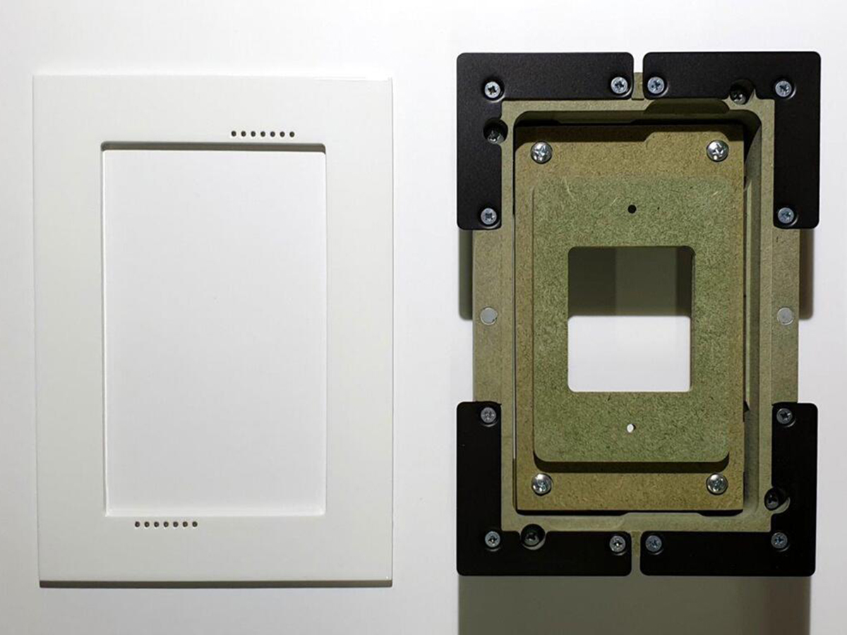 Wall-Smart 10-01-435-WH Retrofit Flush Mounts for Savant ITP-E5500 5.5in Screen/White